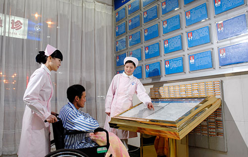 一樓大廳導(dǎo)診臺