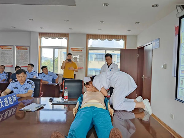 【警醫(yī)聯(lián)動，練“救”真本領(lǐng)】我院專家走進合肥市公安局大通路派出所開展應(yīng)急救護培訓(xùn)